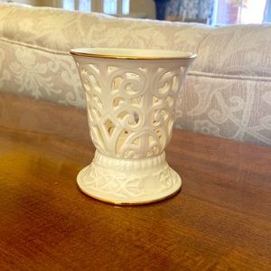 Lovely Lenox tea light with gold trim! A holiday tabletop favorite!